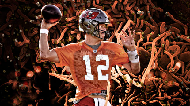 Tom Brady signs with Bucs during start of COVID pandemic